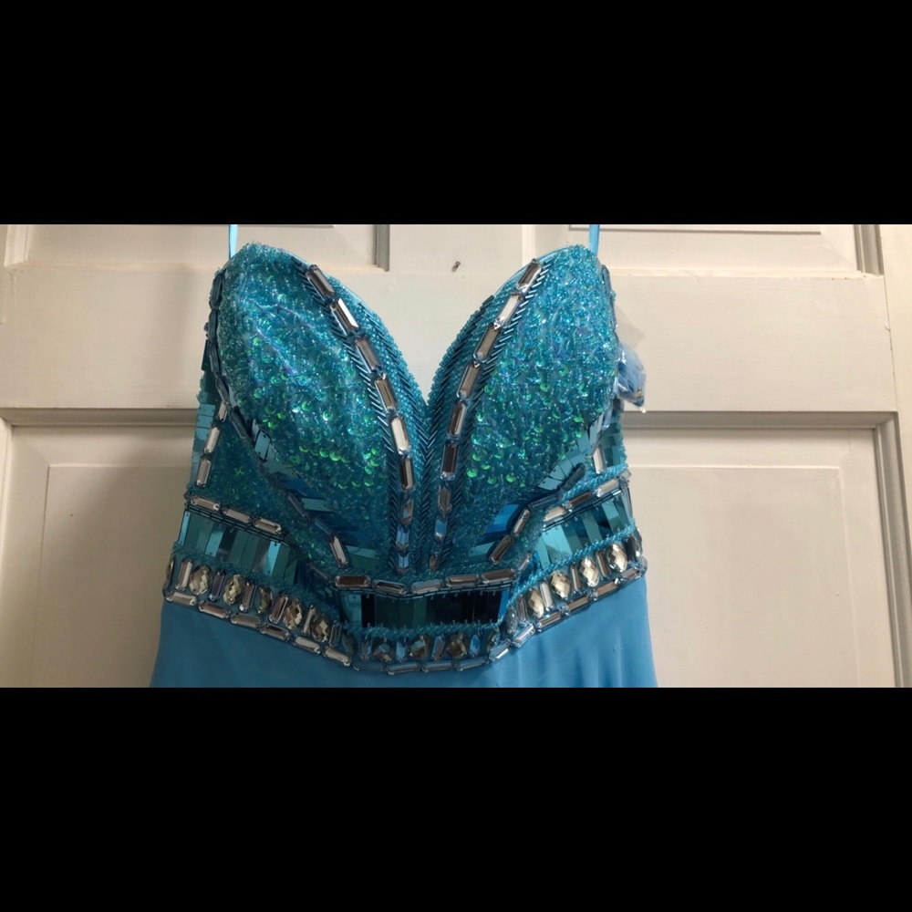 Prom dress - Picture 2 of 3